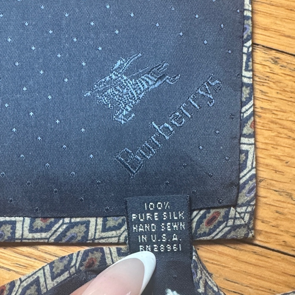 Vintage Burberry Navy and Beige Hexagonal Pattern Silk Tie - Picture 7 of 11